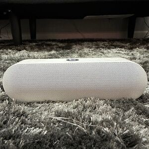 Beats Pill — Wireless Bluetooth Speaker — White